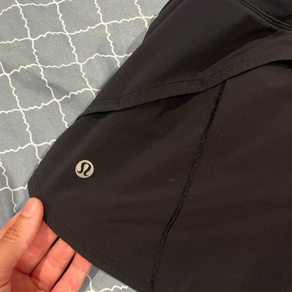 Lululemon Speed Up Short Low Rise - 2.5 inch, Size 8 - Picture 3 of 3
